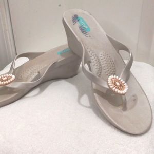 OKA-B Elle Pearl heeled Flip Flop Size 7.5-8